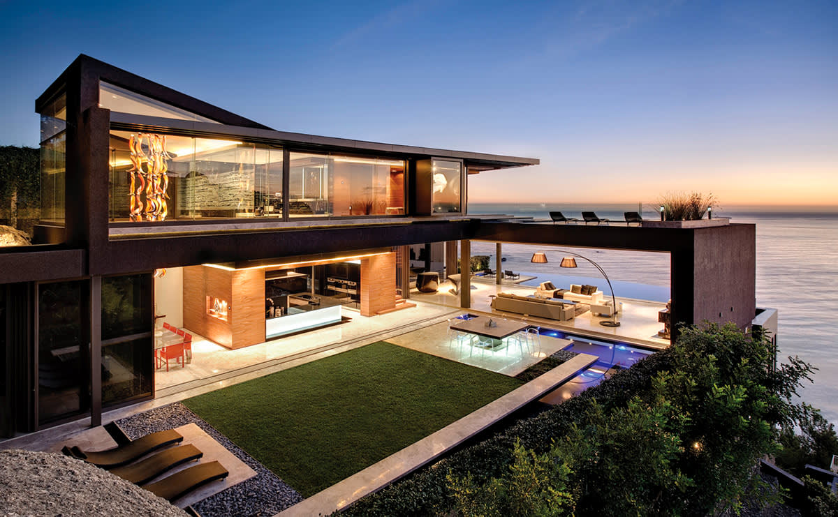Modernes, grünes Zuhause an der Küste