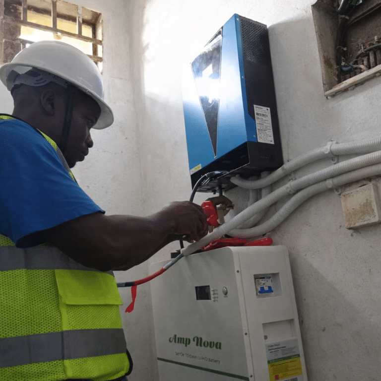 Configuration: 1x5kWh wall-mounted LiFePO4battery (5kWh) + 5kVA inverter